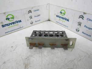Used Heater resistor Renault Trafic I (T1/3/4) 2.1 D T1000 Price on request offered by Snuverink Autodemontage