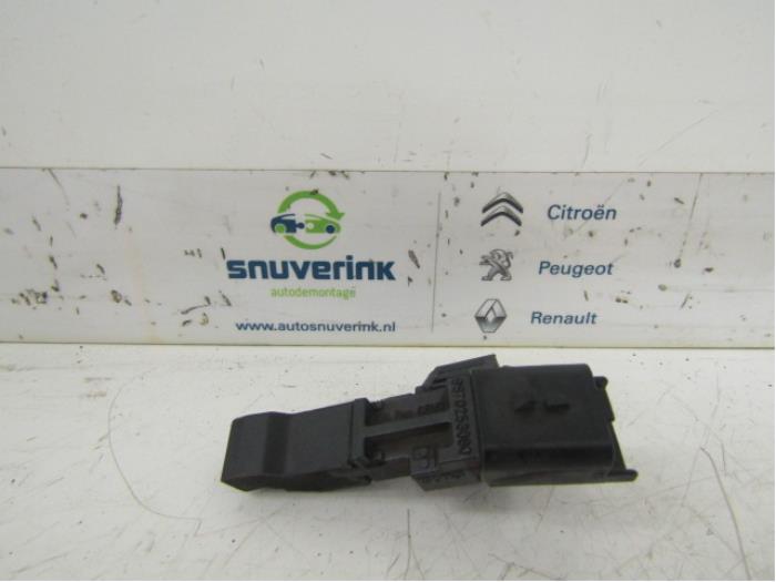 Begagnade Vevaxelsensor Peugeot 208 I (CA/CC/CK/CL) 1.2 Vti 12V PureTech 82 Pris € 25,50 Marginaltabell erbjuds av Snuverink Autodemontage