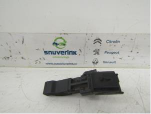 Used Crankshaft sensor Peugeot 208 I (CA/CC/CK/CL) 1.2 Vti 12V PureTech 82 Price € 30,00 Margin scheme offered by Snuverink Autodemontage
