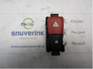 Used Panic lighting switch Renault Megane III Grandtour (KZ) 1.4 16V TCe 130 Price € 15,00 Margin scheme offered by Snuverink Autodemontage