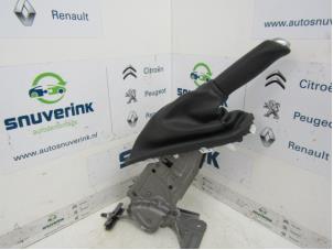 Used Parking brake lever Renault Megane III Grandtour (KZ) 1.4 16V TCe 130 Price € 35,00 Margin scheme offered by Snuverink Autodemontage