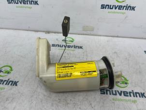 Używane Elektryczna pompa paliwa Citroen Saxo 1.1i X,SX Cena € 35,00 Procedura marży oferowane przez Snuverink Autodemontage