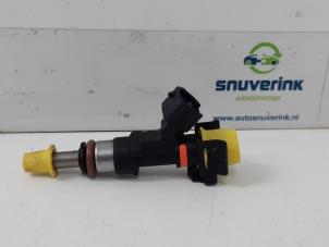 Used Injector (petrol injection) Renault Clio IV (5R) 0.9 Energy TCE 90 12V Price € 20,00 Margin scheme offered by Snuverink Autodemontage