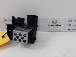 Used Cooling fan resistor Renault Clio IV (5R) 0.9 Energy TCE 90 12V Price € 30,00 Margin scheme offered by Snuverink Autodemontage
