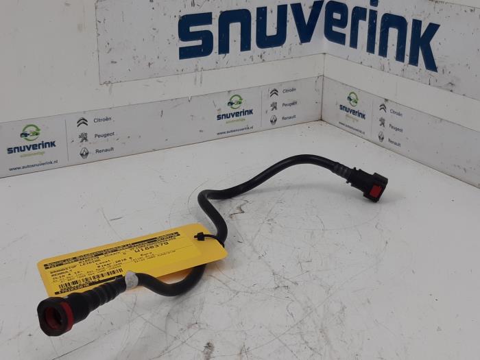 Używane Przewód paliwowy Renault Clio IV (5R) 0.9 Energy TCE 90 12V Cena € 19,98 Procedura marży oferowane przez Snuverink Autodemontage