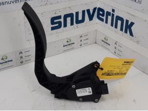 Used Accelerator pedal Renault Clio IV (5R) 0.9 Energy TCE 90 12V Price € 25,00 Margin scheme offered by Snuverink Autodemontage