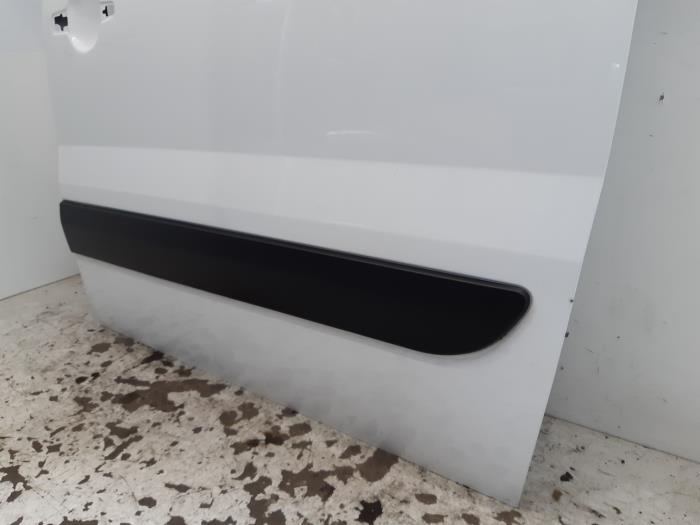 Porte latérale gauche d'un Fiat Scudo (270) 2.0 D Multijet 2015