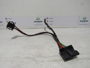 Used Heater resistor plug Peugeot 208 I (CA/CC/CK/CL) 1.2 Vti 12V PureTech 82 Price € 25,00 Margin scheme offered by Snuverink Autodemontage