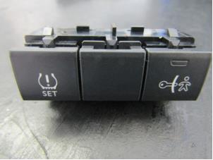 Gebrauchte Schalter Peugeot 2008 (CU) 1.6 e-HDi FAP Preis auf Anfrage angeboten von Snuverink Autodemontage