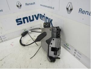 Usagé Serrure arrière gauche Peugeot 2008 (CU) 1.6 HDiF 16V Prix € 35,00 Règlement à la marge proposé par Snuverink Autodemontage