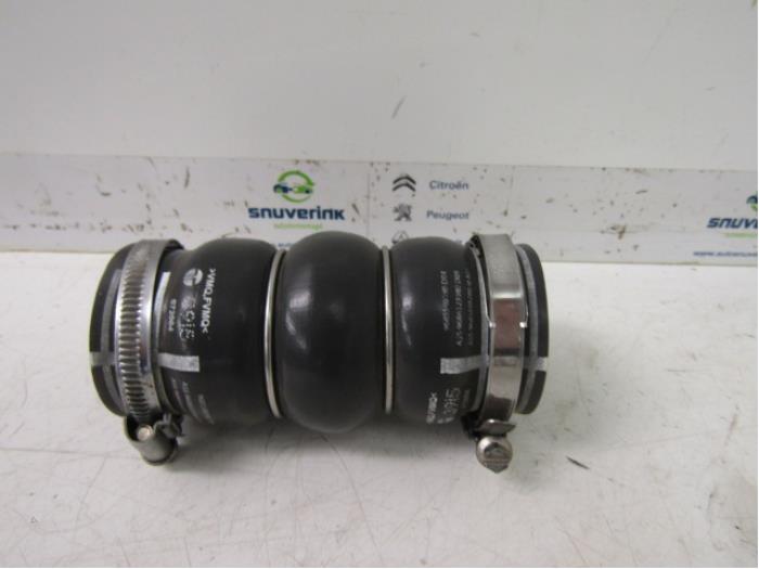 Gebrauchte Intercooler Schlauch Peugeot 2008 (CU) 1.6 Blue HDi 100 Preis € 19,99 Margenregelung angeboten von Snuverink Autodemontage