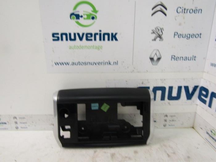 Begagnade Innerdisplay Peugeot 2008 (CU) 1.6 Blue HDi 100 Pris € 30,00 Marginaltabell erbjuds av Snuverink Autodemontage