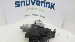 Usagé Mécanique vitre 4portes arrière gauche Peugeot 2008 (CU) 1.6 HDiF 16V Prix sur demande proposé par Snuverink Autodemontage
