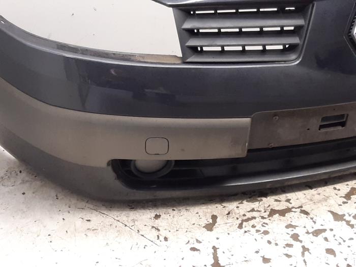 Front bumper from a Renault Megane II Grandtour (KM) 1.5 dCi 100 2005