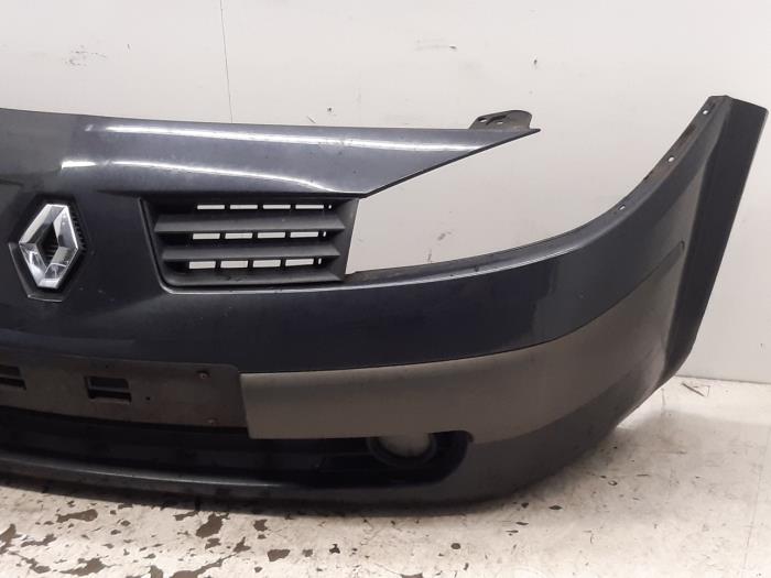 Front bumper from a Renault Megane II Grandtour (KM) 1.5 dCi 100 2005
