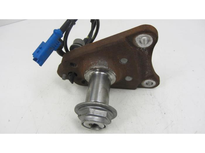 Rear axle journal from a Peugeot 208 I (CA/CC/CK/CL) 1.6 Vti 16V 2013