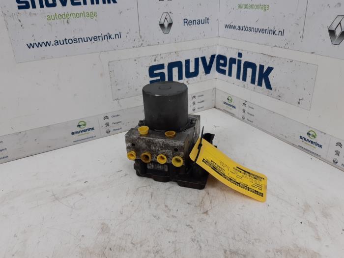 Begagnade ABS-pump Renault Scénic II (JM) 2.0 16V Pris € 39,98 Marginaltabell erbjuds av Snuverink Autodemontage