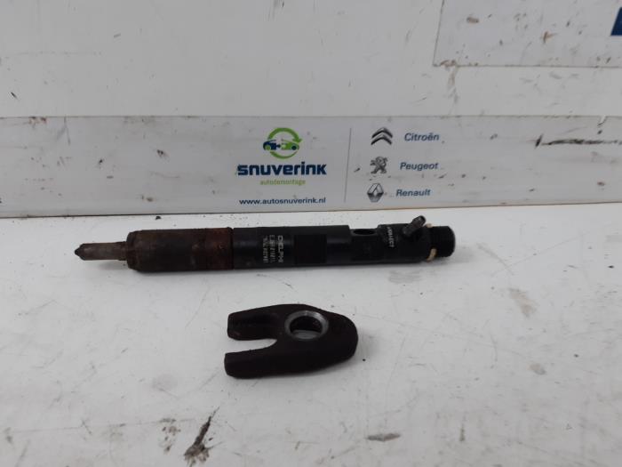 Usagé Injecteurs Nissan Kubistar (F10) 1.5 dCi 80 Prix € 75,00 Règlement à la marge proposé par Snuverink Autodemontage