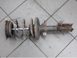 Used Front shock absorber rod, right Renault Scénic III (JZ) 1.4 16V TCe 130 Price € 40,00 Margin scheme offered by Snuverink Autodemontage