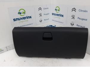 Begagnade Handskfack Peugeot 108 1.0 12V Pris € 29,98 Marginaltabell erbjuds av Snuverink Autodemontage