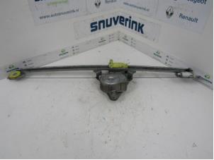 Used Window mechanism 2-door, front left Renault Trafic New (FL) 2.0 dCi 16V 90 Price € 48,40 Inclusive VAT offered by Snuverink Autodemontage