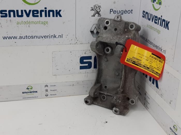 Used Alternator upper bracket Citroen C4 Picasso (UD/UE/UF) 1.8 16V Price € 24,99 Margin scheme offered by Snuverink Autodemontage