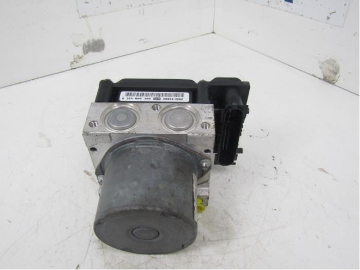ABS pump from a Renault Megane II Grandtour (KM) 1.5 dCi 100 2005