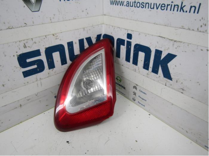 Luz de marcha atrás derecha de un Renault Twingo II (CN) 1.2 16V 2012