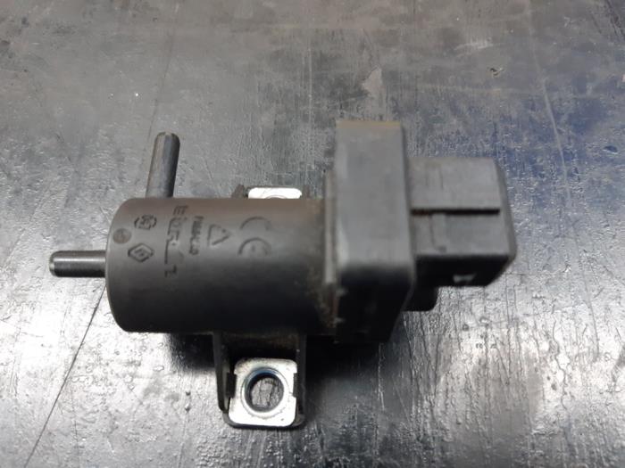 Vacuum relay from a Renault Clio IV (5R) 0.9 Energy TCE 90 12V 2013