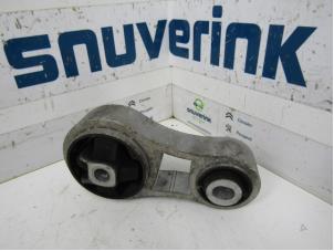 Used Engine mount Renault Trafic New (FL) 1.9 dCi 100 16V Price € 30,25 Inclusive VAT offered by Snuverink Autodemontage