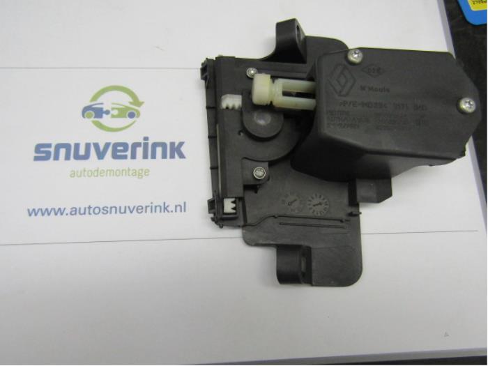 Begagnade Handskfack Renault Megane II CC (EM) 1.6 16V Pris € 29,98 Marginaltabell erbjuds av Snuverink Autodemontage