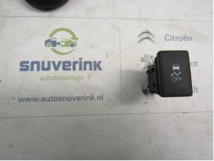 Usados Interruptor ESP Citroen C1 1.0 Vti 68 12V Precio de solicitud ofrecido por Snuverink Autodemontage