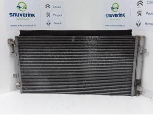 Usados Condensador de aire acondicionado Renault Scénic III (JZ) 1.6 16V Precio € 46,00 Norma de margen ofrecido por Snuverink Autodemontage