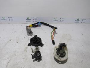 Used Set of locks Peugeot 206 CC (2D) 1.6 16V Price € 45,00 Margin scheme offered by Snuverink Autodemontage