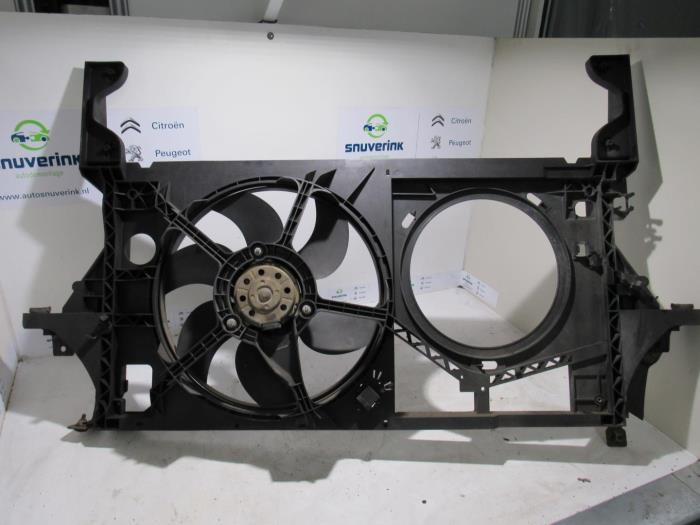 Fan motor from a Renault Master III (FD/HD) 2.5 dCi 16V 100 2005