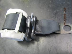 Usagé Ceinture de sécurité arrière droite Peugeot 107 1.0 12V Prix sur demande proposé par Snuverink Autodemontage