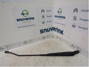 Used Front wiper arm Renault Kangoo Express (FW) 1.5 dCi 90 FAP Price € 31,46 Inclusive VAT offered by Snuverink Autodemontage