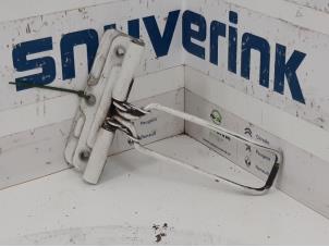 Used Tailgate hinge Citroen Jumper (U5/ZB) 2.2 HDi Price on request offered by Snuverink Autodemontage