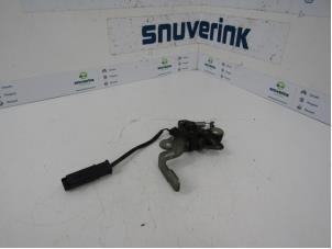 Used Bonnet lock mechanism Peugeot 308 CC (4B) 1.6 16V THP 150 Price on request offered by Snuverink Autodemontage
