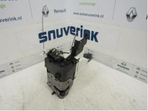 Used Front door lock mechanism 4-door, right Peugeot 308 SW (4E/H) 1.6 HDi 16V Price € 25,00 Margin scheme offered by Snuverink Autodemontage
