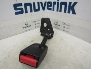 Used Rear seatbelt buckle, left Peugeot 308 SW (4E/H) 1.6 HDi 16V Price on request offered by Snuverink Autodemontage