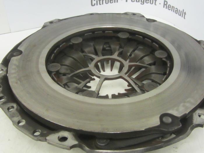 Clutch kit (complete) from a Peugeot 308 SW (4E/H) 2.0 HDiF 16V 2012