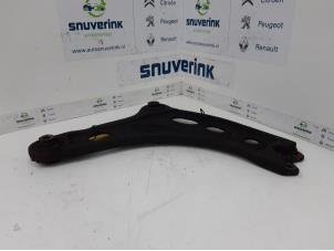 Used Front wishbone, right Renault Trafic New (FL) 2.5 dCi 16V 115 FAP Price on request offered by Snuverink Autodemontage