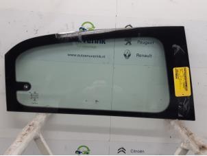 Używane Szyba drzwi prawych tylnych wersja 4-drzwiowa Renault Twingo III (AH) 0.9 Energy TCE 90 12V Cena € 50,00 Procedura marży oferowane przez Snuverink Autodemontage
