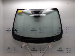 Używane Szyba przednia Renault Twingo III (AH) 0.9 Energy TCE 90 12V Cena € 150,00 Procedura marży oferowane przez Snuverink Autodemontage