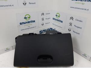 Used Glovebox Renault Twingo III (AH) 0.9 Energy TCE 90 12V Price € 150,00 Margin scheme offered by Snuverink Autodemontage