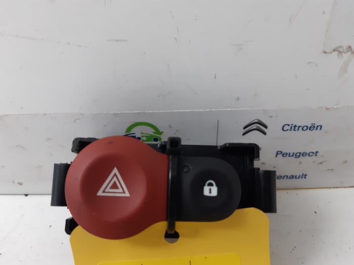 Panic lighting switch from a Renault Twingo III (AH) 0.9 Energy TCE 90 12V 2015