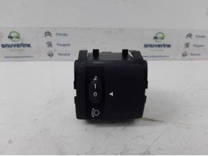 Używane Przelacznik reflektora LHV Renault Twingo III (AH) 0.9 Energy TCE 90 12V Cena € 20,00 Procedura marży oferowane przez Snuverink Autodemontage