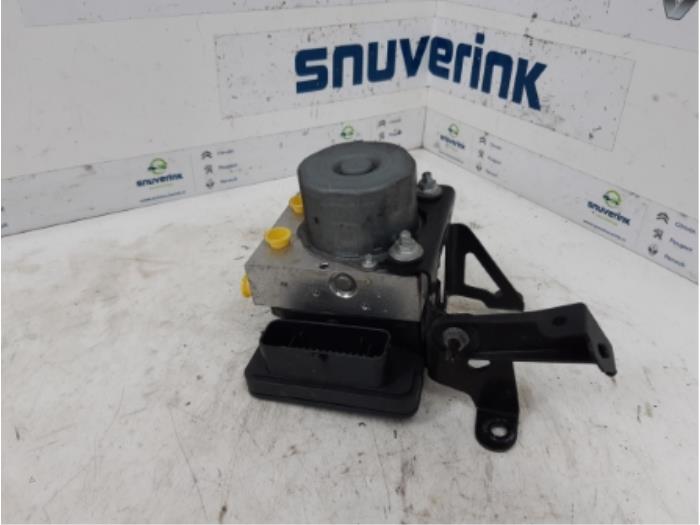 Usagé Bloc ABS Renault Twingo III (AH) 0.9 Energy TCE 90 12V Prix € 180,00 Règlement à la marge proposé par Snuverink Autodemontage