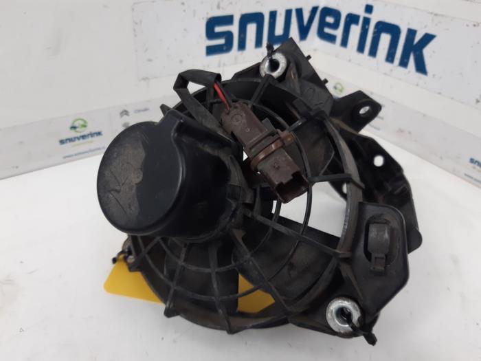 Używane Silnik wentylatora Renault Twingo III (AH) 0.9 Energy TCE 90 12V Cena € 53,99 Procedura marży oferowane przez Snuverink Autodemontage